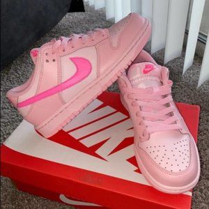 Nike Dunk Low Triple Pink Women's sports shoes